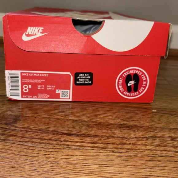 Nike Air Max White and Black Athletic Shoes men’s size 8.5 SHIP SAME DAY - Picture 2 of 4